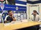 Mister Vargas durante la conferenza stampa con il responsabile della comunicazione Ramella