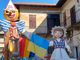 Le due maschere con la bandiera ucraina