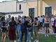 Un momento di socializzazione nel parco Liuc. Sotto, foto di gruppo degli studenti internazionali