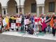 Il filo della solidarietà unisce le generazioni: duemila coperte pronte a colorare piazza San Giovanni