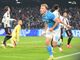Il Napoli batte 2-1 la Juve e torna in vetta, doppietta di Hojlund
