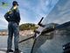Resta in panne con la barca sul lago di Como, salvato dalla motovedetta della Guardia di Finanza