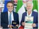 Il presidente Fontana consegna la Rosa Camuna a Ron: note e poesia, per un mix che ha segnato la nostra musica