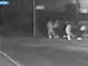 Un fermo immagine dell'aggressione ripreso dalle telecamere di videosorveglianza