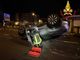Varese, auto urta alcuni veicoli in sosta e si ribalta: un ferito Varese, auto urta alcuni veicoli in sosta e si ribalta: un ferito