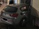 Auto impazzita in piazza Vittorio Emanuele, distrutta una vetrina Auto impazzita in piazza Vittorio Emanuele, distrutta una vetrina