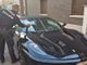 Guidava una Ferrari senza la patente, nei guai un automobilista svizzero: sequestro e maxi multa