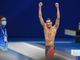 Simone Barlaam, 21 anni, milanese e tesserato Polha, braccia al cielo dopo l'oro con record paralimpico nei 50 stile libero S9 (foto di Augusto Bizzi dalla pagina Facebook ufficiale della Federazione Italiana Nuoto Paralimpico)