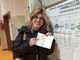 Il sindaco di Viggiù Emanuela Quintiglio al seggio (foto dalla sua pagina Facebook)