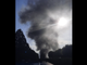 La colonna di fumo sul Maggiore (foto LuinoNotizie.it)