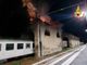 FOTO. In fiamme gli ex magazzini doganali della stazione di Luino: notte di lavoro per i vigili del fuoco