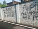 Le scritte ingiuriose contro gli alpini apparse sui muri di Induno Olona in una foto tratta dalla pagina Facebook &quot;Induno Olona Segnalazioni Proposte Idee&quot;