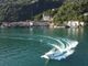 A 14 anni scorrazzava da solo alla guida di un gommone sul lago Ceresio tra i bagnanti: fermato dal reparto nautico