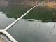 Sul lago Ceresio a Lavena Ponte Tresa sono state collocate barriere oleoassorbenti (foto dalla pagina Facebook &quot;Io Cambio con Mastromarino sindaco&quot;)