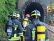 VIDEO E FOTO. Treno merci deragliato per il maltempo: nella galleria del Sasso Galletto di Laveno in azione gli specialisti del nucleo biologico chimico dei vigili del fuoco
