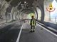 FOTO. Frana su una galleria stradale e ferroviaria nel Lecchese. Circolazione interrotta, nessun ferito