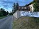 Lo striscione dell'Associazione Centopercento Animalisti posto all'ingresso della frazione di Lentate