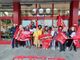 Il presidio dei delegati della Filcams Cgil davanti alla Coop di Malnate