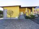 L'ingresso della scuola primaria di Mesenzana in una foto dal sito web dell'istituto Zuretti
