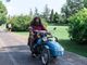 Il varesotto Bernardo Giove a bordo del sidecar di sua invenzione travestito da Hagrid