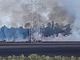 Pomeriggio di fuoco nel Varesotto: grosso incendio nei campi di Origgio