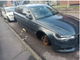 L'auto a cui sono state rubate le ruote (foto da IlSaronno.it)