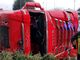Il camion della spazzatura ribaltato a Saronno (foto da IlSaronno.it)
