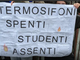 Uno degli striscioni di protesta degli studenti dell'istituto Zappa di Saronno (foto da IlSaronno.it)