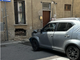Saronno, tira dritto allo stop e… finisce contro il muro