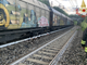 Muore travolta da un treno in transito: tragedia nel Comasco