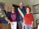 Carlo Arassi con i famigliari e il sindaco Bellaria (foto dalla pagina Facebook del Comune di Somma)