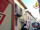 Fiamme in un'abitazione del centro di Vedano Olona: evacuate sei persone tra cui quattro bambini
