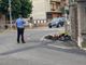 Il luogo dell'incidente a Castiglione Olona con la moto a terra all'incrocio tra la Varesina e via Rosselli