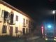 Incendio nella notte in una casa disabitata, vigili del fuoco in azione a Lonate Ceppino
