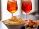 Aperitivo in Liguria? Una turista: «Da mangiare solo per tre. La Coca non dà diritto agli stuzzichini»