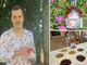 Alessandro Parachini con la bottiglia di All7ibisco, il gin creato assieme a sua moglie Francesca Donadio