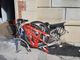 Blitz anti bivacco nella ditta abbandonata: cinque abusivi denunciati, trovate sei bici rubate