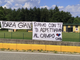 Lo striscione dedicato al quindicenne ferito (foto dal gruppo "Sei di Comabbio se") Lo striscione dedicato al quindicenne ferito (foto dal gruppo "Sei di Comabbio se")