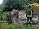 FOTO. Angera, grosso macigno si stacca ai piedi della Rocca: due famiglie evacuate