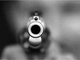 Spara colpi di pistola in casa dei genitori: figlio violento arrestato