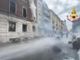 Il video dell'esplosione in centro a Milano: due feriti e danni a palazzi e auto