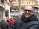 Giovanni Frontera davanti all'Ariston di Sanremo