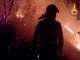 Canadair in azione per domare l'incendio di Angera