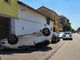 Incidente a Rho, una macchina si ribalta e l'altra automobilista fugge