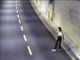 Sui pattini in A10, la giustificazione alla stradale: &quot;Stavo seguendo le indicazioni del navigatore&quot; (VIDEO)