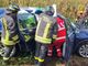 FOTO. Schianto tra due auto a Cairate, una finisce fuori strada: due donne ferite