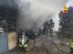 FOTO. Vergiate, incendio in un box: auto distrutta dalle fiamme
