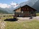 Il rifugio criticato dai turisti per l'assenza dei servizi igienici in camera: «Da noi accoglienza vera e calorosa, ma non siamo un hotel...»