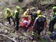 Le operazioni di soccorso all'uomo caduto in un dirupo a Castelveccana