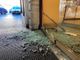 Portone in frantumi nel sottopasso di via Carrobbio: «Qui va sempre peggio»